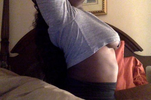 skinnyafricanista:  breasts and ribs 👽