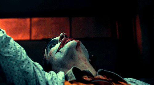 justiceleague:“The color palette used [for Phoenix’s ‘Joker’] certainly seems inspired by the makeup