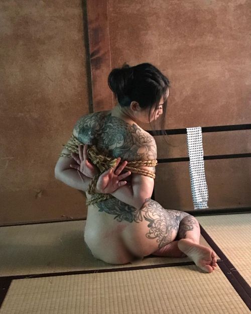 justscreenshots:  Kinbaku Naka AkiraModel HinakoPhoto SNPG