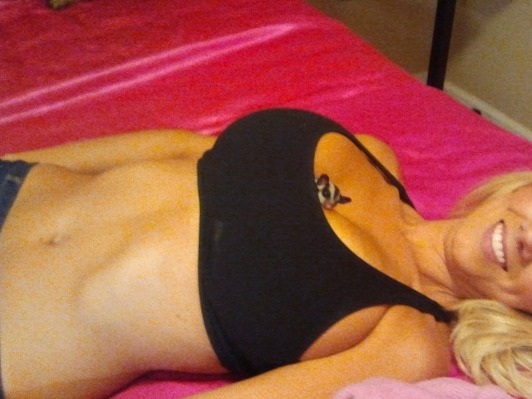 temptress1224:  snug as a bug?…no,it’s my baby„she loves her mommy
