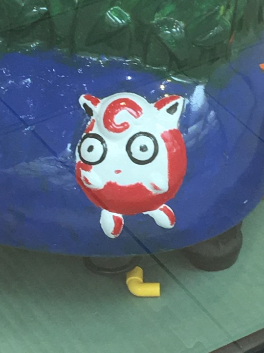 thepeanutbuttercookieninja:  So I was at the mall today applying to jobs and on the top floor there is this semi-creepy, rundown little kids’ play place. As I was walking by I noticed a Pokemon ride that may have been official several years ago (?)