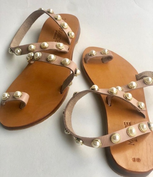 Leather pearl studded toe ring sandals.