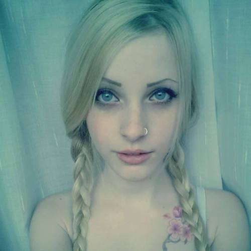 hottestchicksworldwide:  Blond Pigtails 