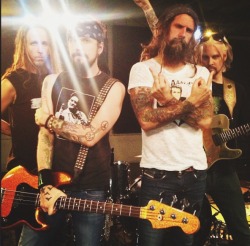 robzombievevo:  s-creenager:  “Rehearsing our set for Sunday! Gabba gabba hey!”    Rob Zombie blog here   