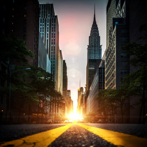 vmagazine:  This year, the sun will set on the grid with half the disk above the horizon and half below on Thursday, May 29, 2014 at 8:16 p.m. EDT. 1. Arrive 30 minutes before the sun sets on the grid. 2. Positioning yourself as far east in Manhattan