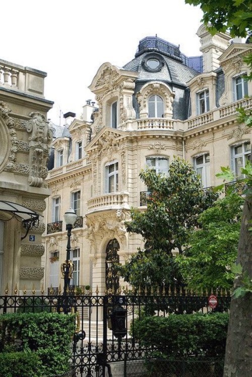 croathia:Paris, France