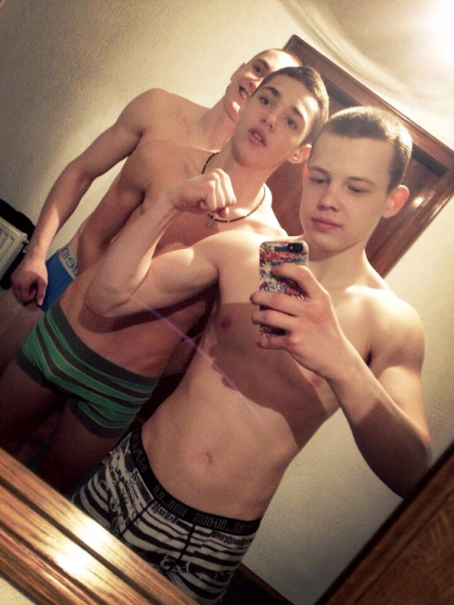 paganmoon1: straightboys2: Cp anyone That boy in the front…