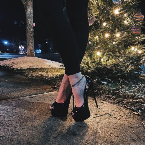 Joyous  #gz #christmas #giuseppezanotti #supersharon #toes #datarch #archpop #ankletswww.ins