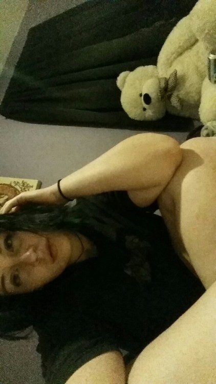 ticklemeviking:  Be my, be my, be my little rock'n'roll queen~