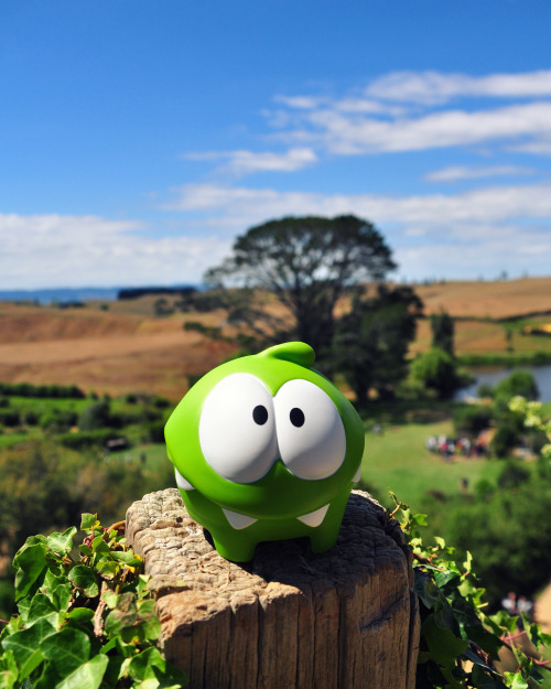 Om Nom’s Adventure: The HobbitonJoin Om Nom at his first adventure at New Zealand. Those Hobbit hous