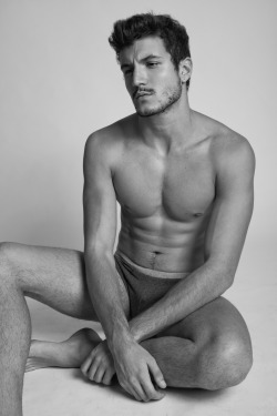 malebodyperfection:  Lucas Montilla 