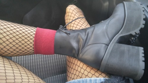 Maybe it’s the way I dress that scares everyone away lmao