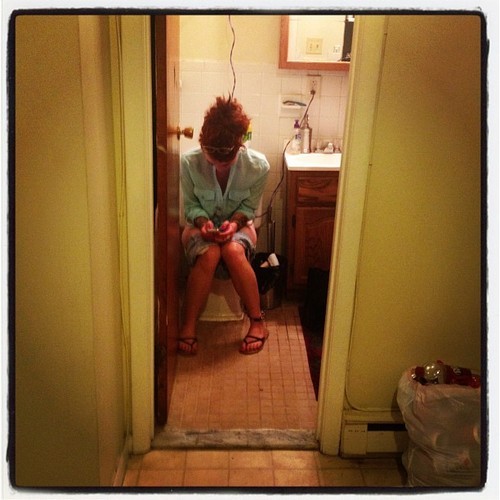 girlspooping:Look more at http://bit.ly/WDdVLY
