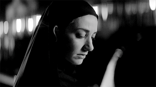 supremeleaderkylorens:Sheila Vand as The Girl in A Girl Walks Home Alone at Night