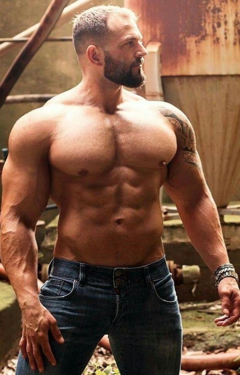 sexymusclebeast7: hairyandmuscle:Woof Actual perfection!
