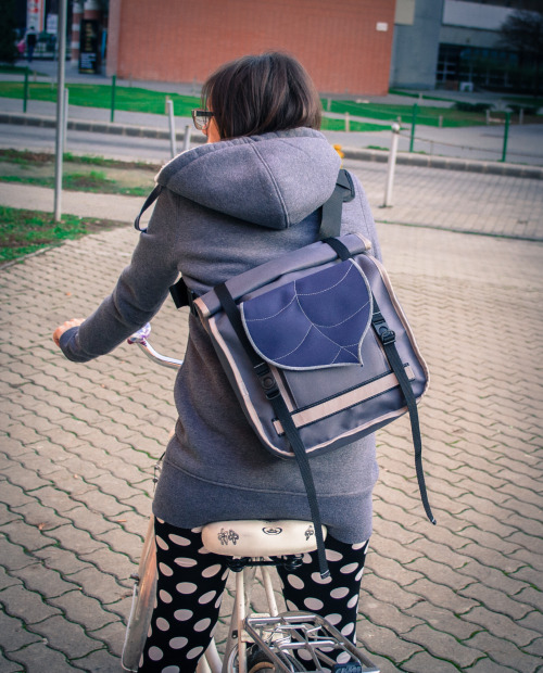 leaflingooo:Grey - Dark Blue Rolltop Bike Messenger bag www.etsy.com/listing/175972084/gre