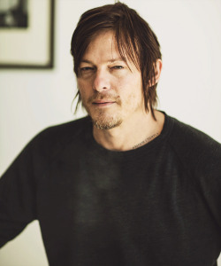 nonormy-nolife:  normanreedusspain-blog: Norman by Shadi  unnnnnff!! he looks so relaxed and I looove it 