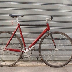 roadbikecity:  Red bike #cycle