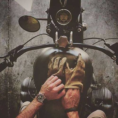 via Hook Motors