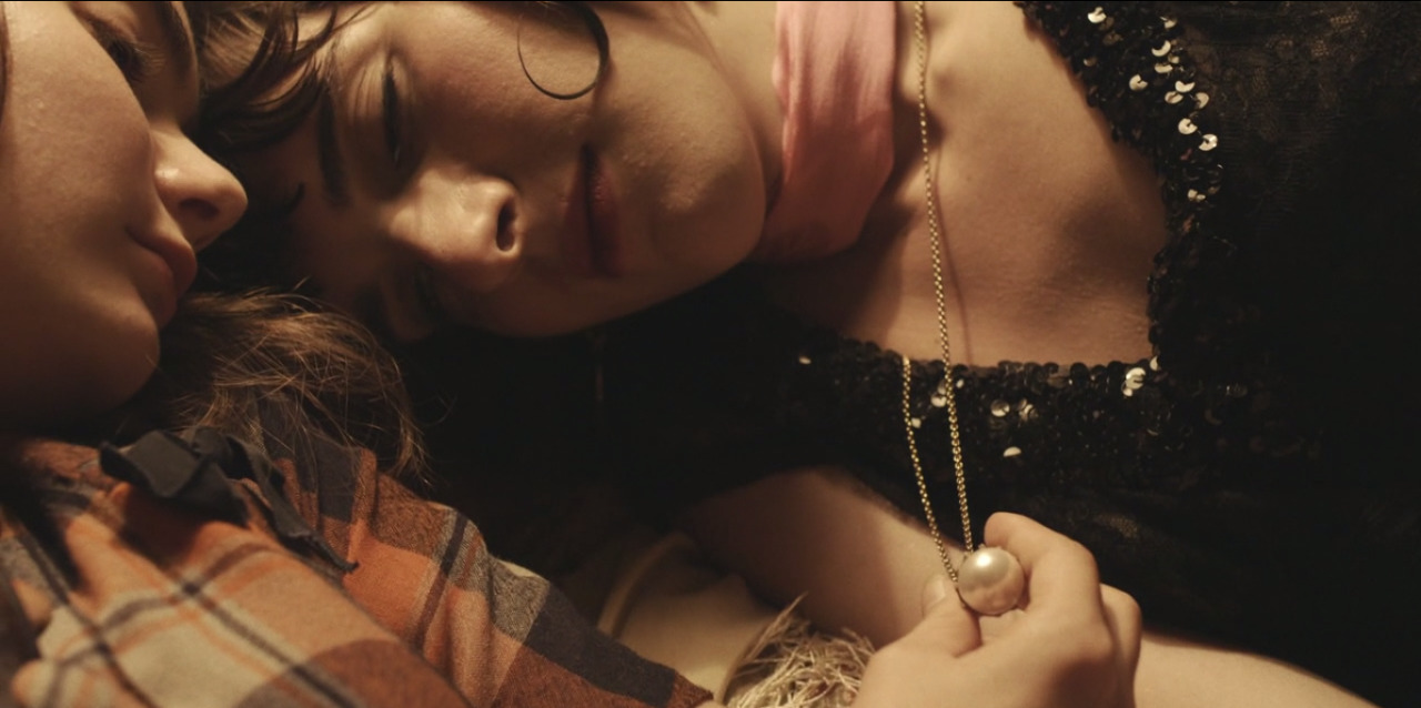 tired98:  transparent (2015)  / “oscillate” / dir. jill soloway 