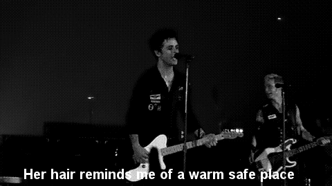 dirntistheword-blog:  Mike swinging his hair during a “Sweet Child O’ Mine”