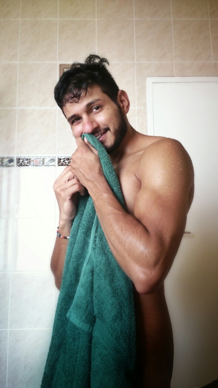 nevergoingbackthere:  Fresh out the shower feeling kinda adorable… :P 