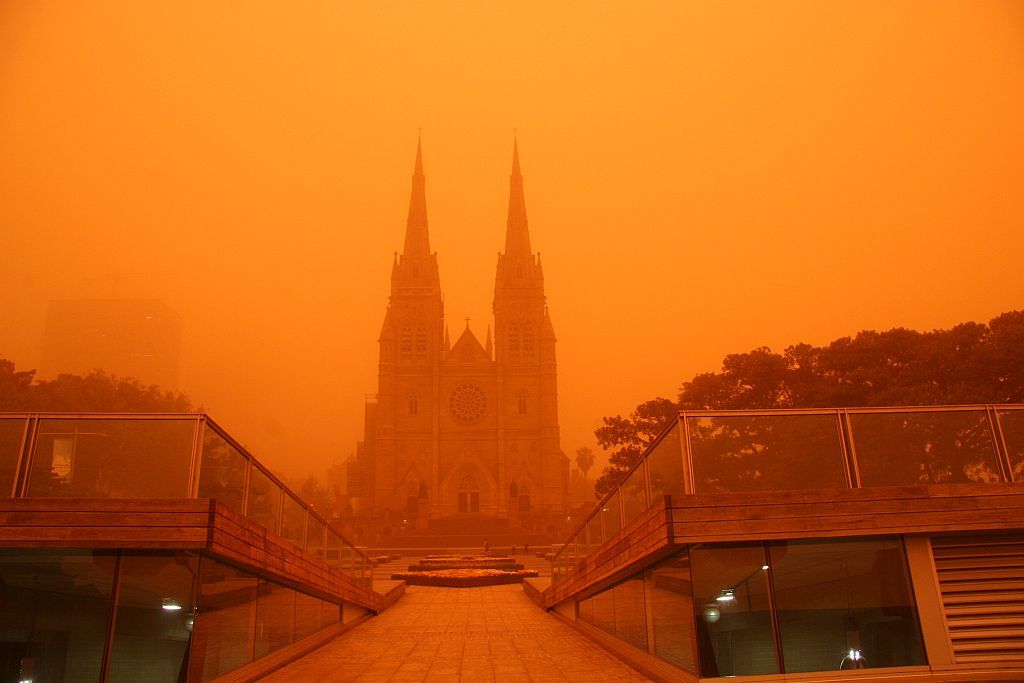 end0skeletal:    In 2009, an iron-rich dust storm 300 miles wide and 600 miles long