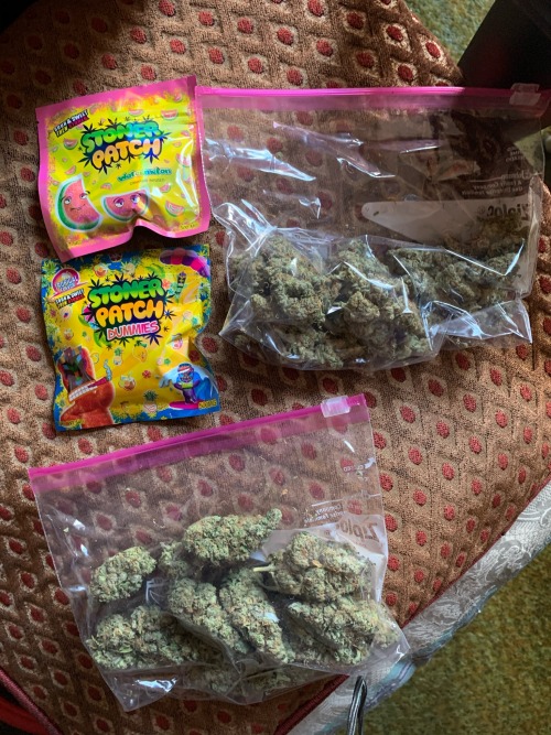 stonedndead:Picked up an ounce of GMO Cookies and a half ounce of Lemon Sour Diesel along with some Stoner Patch Kids edibles 