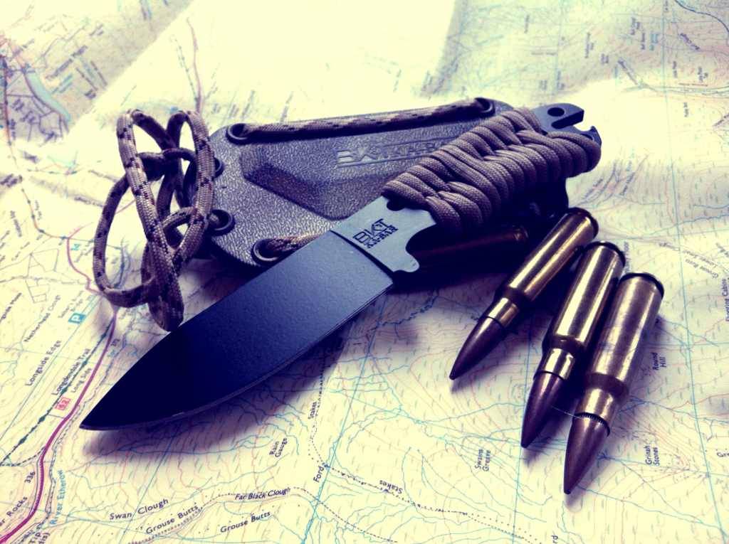 whiskey-wolf:  everyday-cutlery:  Ka-Bar BK11 Becker Necker Neck Knife by EODCross