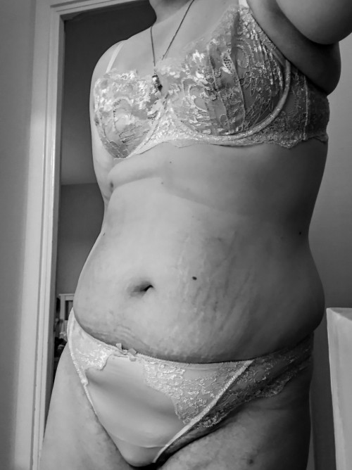 Porn photo amaranthdesires:Imperfections and lace