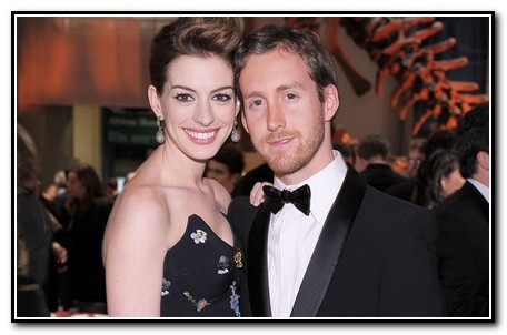 nosdrinker:  andernina:  Can we talk about how Anne Hathaway’s husband Adam Shulman