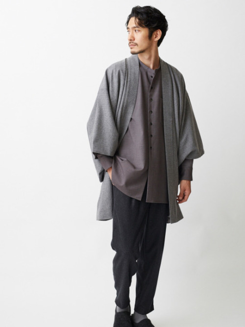 plasmalogical: monster-hugs: mymodernmet: Traditional Samurai Jackets Are Making a Chic, Sophisticat