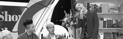 awesomelittlehappythings:  bigbanggifs: G-Sadako  last gif omg  