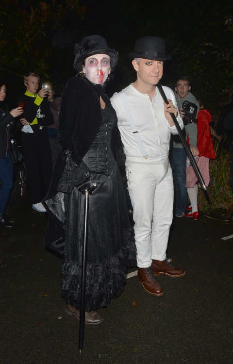  【HQ】Martin Freeman arrive for Jonathan Ross’s annual Halloween Party. 31 Oct 2015. 