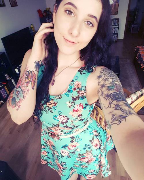 teag4n:  This dress is sooo cute 💙🌹