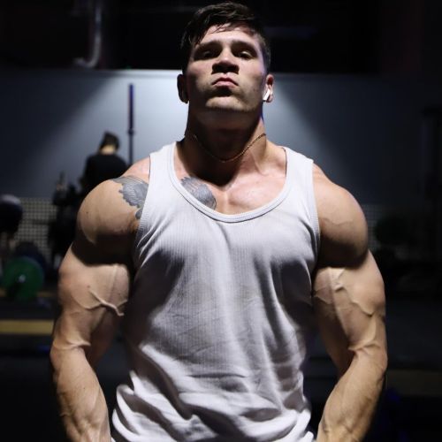 elitealphajock:  athleticbrutality:  Brutal. Aggressive. Mindless. Violent.The power of roids.   the power of the GODS    give in to tren