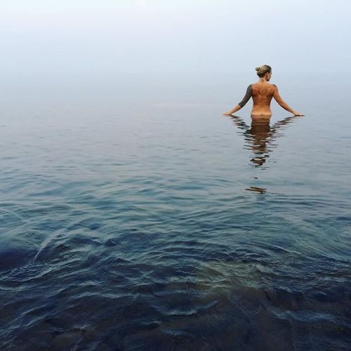 Braving the ice cold waters of Lake Superior for a morning swim. #lakesuperior #northshore #duluth #
