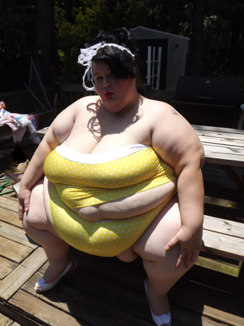ssbbwvictoria: This is SSBBW Victoria, an amazing extra large girl with huge belly, huge tits, fat t