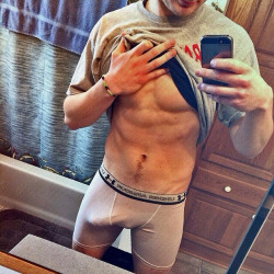 underarmouronly:  It’s not everyday we get to see a muscled man wearing his Under Armour compression shorts and sporting a nice erection and VPL.