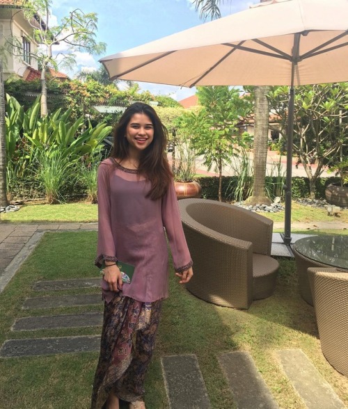 nafsulelaki: Awek KL blaja kt USA, aku tau barang dia xbesar pn, tp bg aku muka dia mmg best utk bua