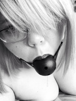 girlsgagsglasses:  Thanks to seductive-control