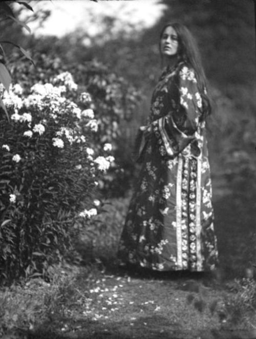 &ldquo;Pomegranates&rdquo; Decorative Study No. 1 Photographer: Minna Keene, 1906