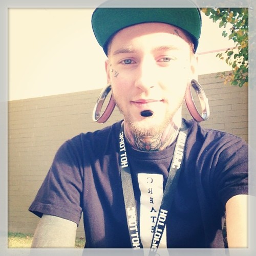 fuckyeahstretchedears:  3 1/4” lobes. fucking-jamesy.tumblr.com