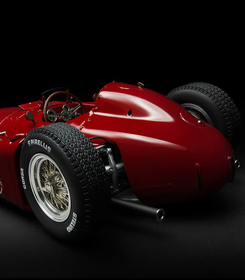 1954 Lancia D50 F1 tumblr_n02fslPt6d1qbl46ro2_r1_500Fonte tinamotta.tumblr.com