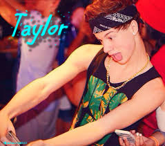 Would you look at that another picture of Taylor. I bet none of you saw that one coming. Haha.P.S. J