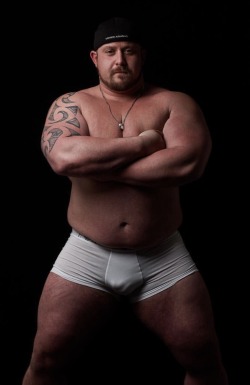 bearmythology:zakksh:Sexy Irish Strongman, Chris McNaghten. And he’s part of the family! Loving his accent. *swoons* Like man and towel.