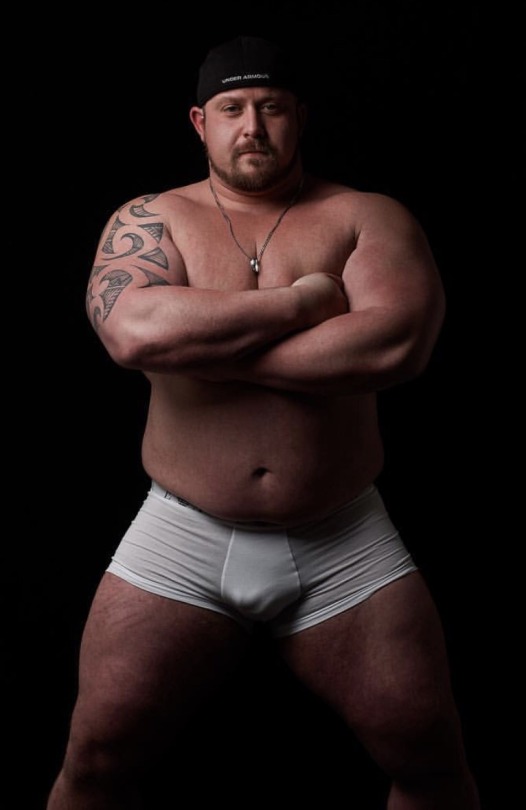 bearmythology:zakksh:Sexy Irish Strongman, Chris McNaghten. And he’s part of the family! Loving his accent. *swoons* Like man and towel.
