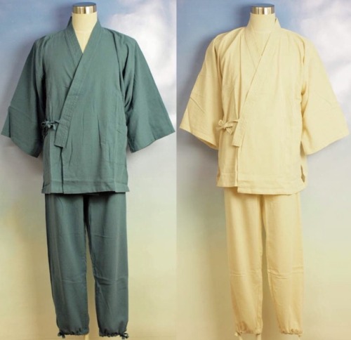 作務衣 - samue: Buddhist priests work clothes. These days worn by anyone as casual wear/work wear. Mart