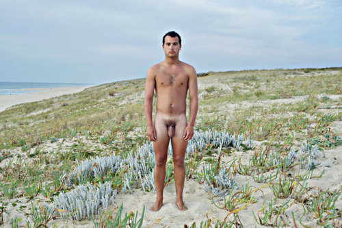 DESNUDOS EN LA PLAYA