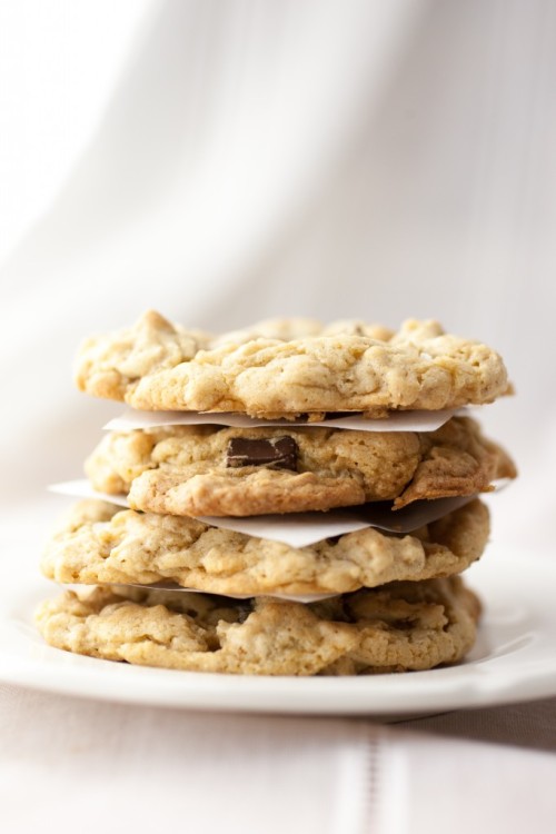 vegan-yums:  Salted Peanut Butter Chocolate Chip Oatmeal Cookies  
